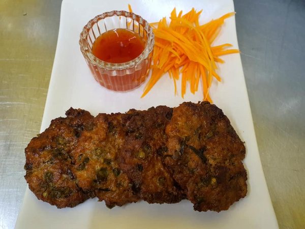 thai fried fishcakes with carrot and sweet chilli sauce