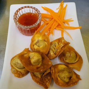 crispy fried wontons served with carrots and sweet chilli sauce